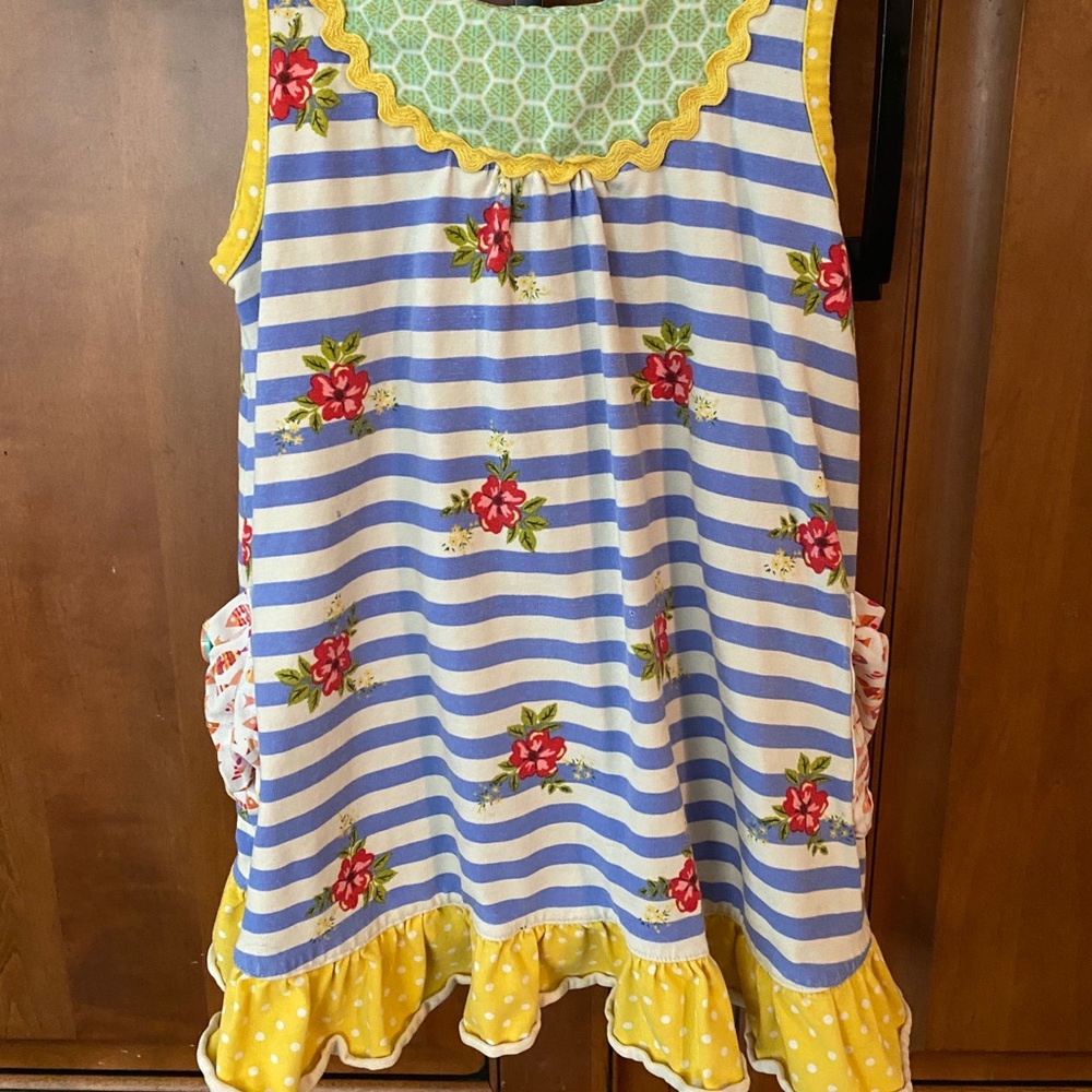 Play condition Matilda Jane Girls Size 4 tunic.